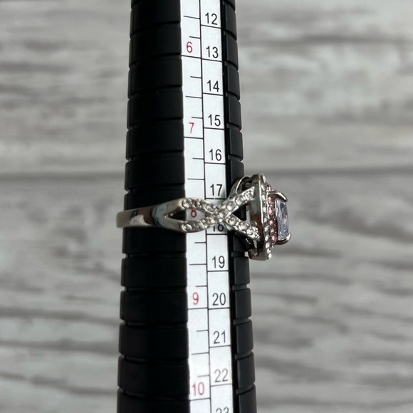 Crystal Heart Pink Ring - Size 8 - Picture 2 of 3